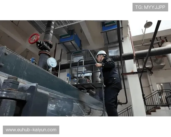 内蒙古草原排球馆备小锅炉，确保冬季供暖正常